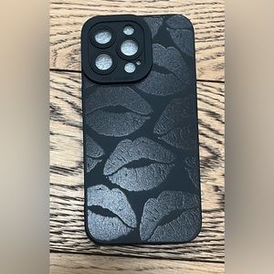 NWT- brand new 💋💋💋 iPhone case; black on black